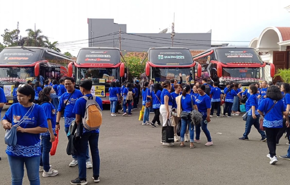 Sambut Misa Bersama Paus Fransiskus, Ratusan Jemaat Gereja Santo Yusuf Cirebon Berangkat ke GBK