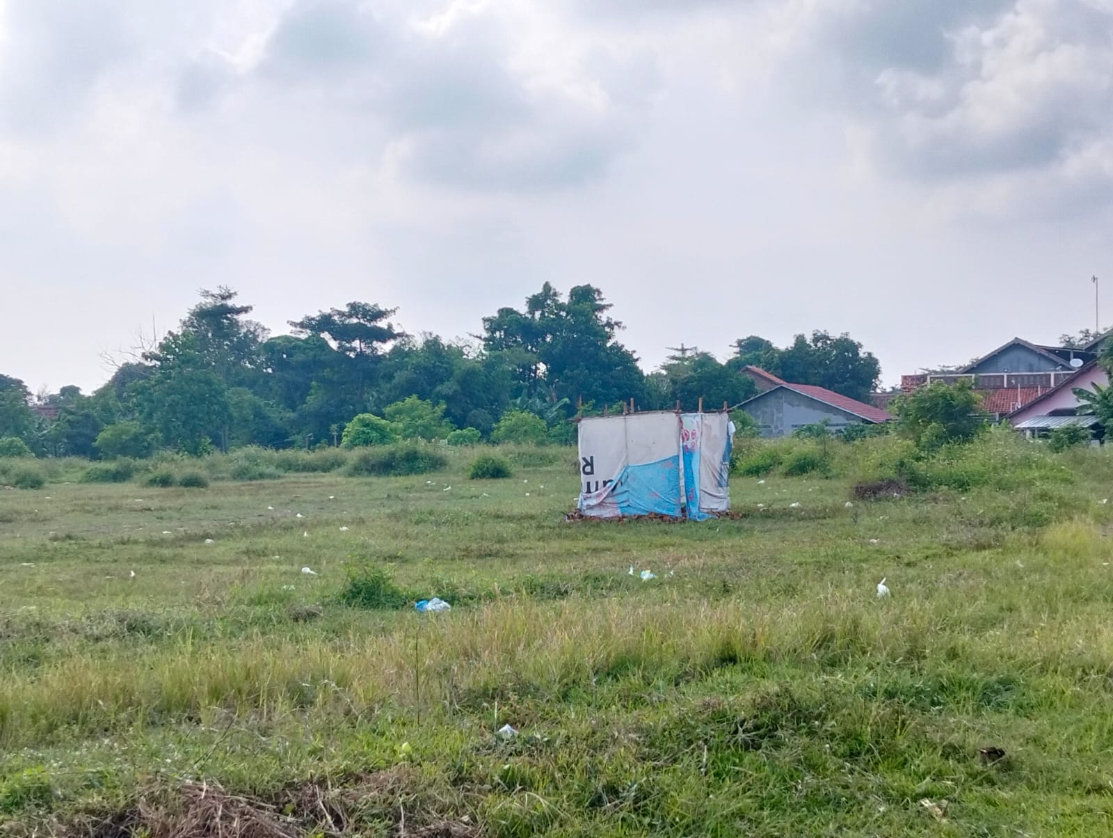 Muncul Keajaiban Dunia Baru! Ada Toilet Liar di Areal Jogging Track Watubelah yang Terbengkalai