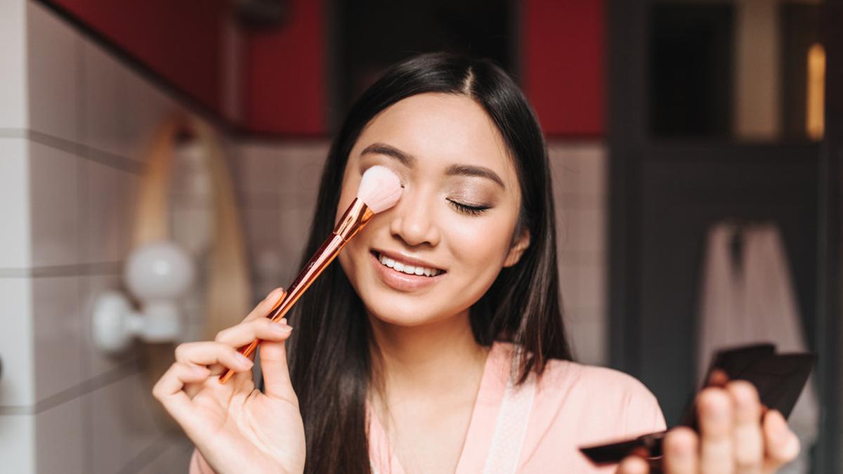 5 Tips Makeup Tahan Lama untuk Acara Tahun Baru