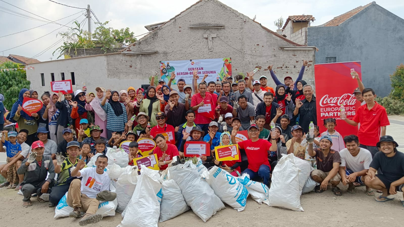 CCEP Indonesia Gelar Bersih-bersih Serentak di 10 Kota Utama di Indonesia