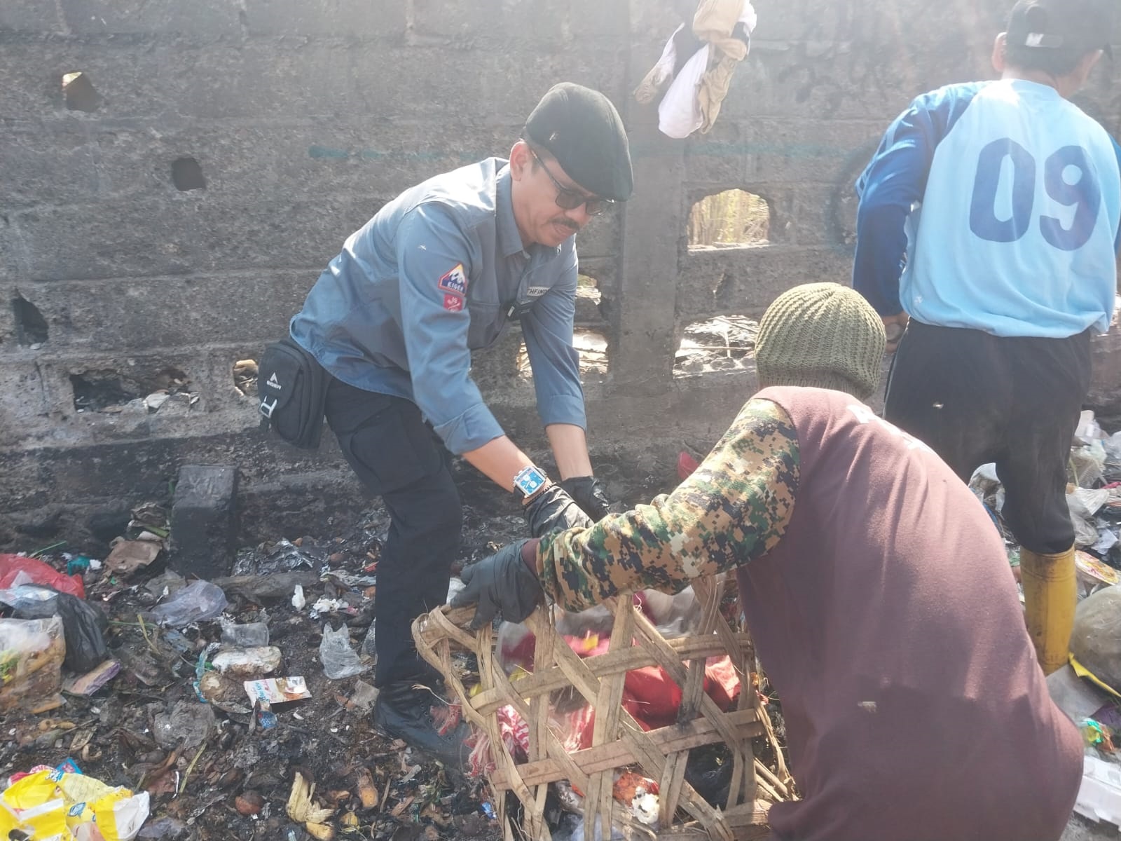 Bersihkan Sampah Liar dari Tiga Titik di Desa Kertawinangun 