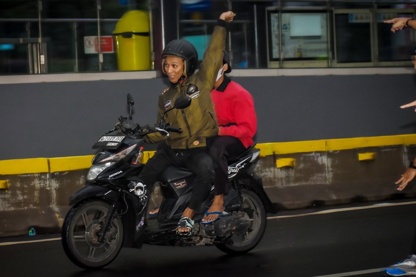 Kena Deh! Tampang Pejambret di CFD Thamrin Jakarta Viral Usai Terpotret Kamera Fotografer 