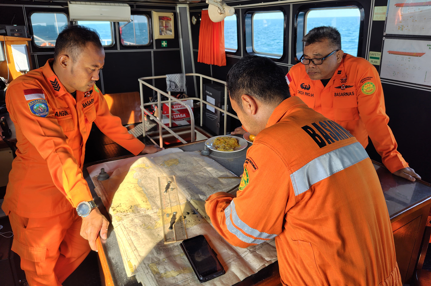 KM Alpha Jaya 3 Terbalik, Pencarian 4 Awak Kapal Hingga Pelabuhan Cirebon