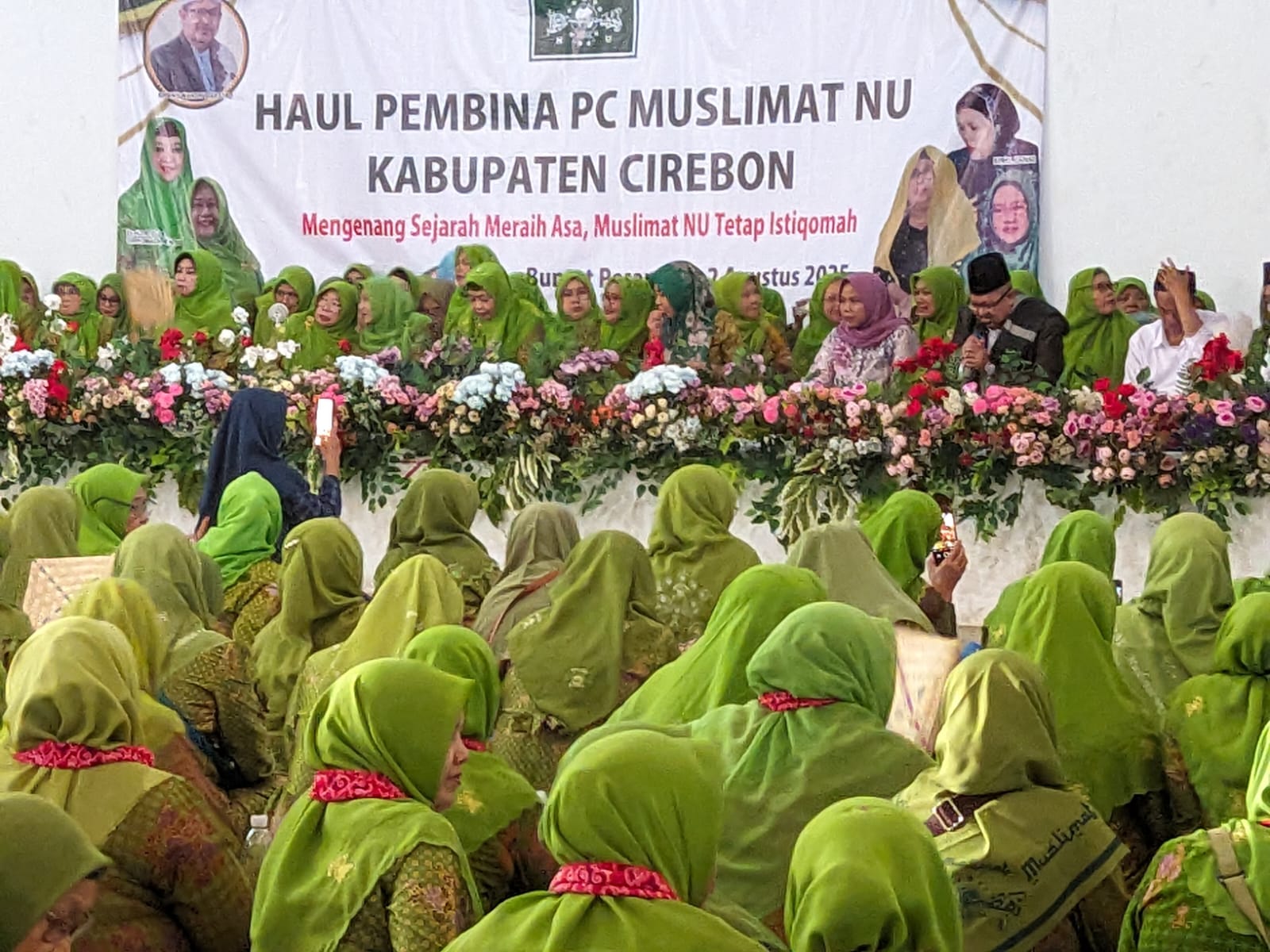 Muslimat NU Se-Jabar Padati Haul Buntet Pesantren, KH Anis: Bukan Sekedar Doa, Tapi Hidupkan Nilai Perjuangan