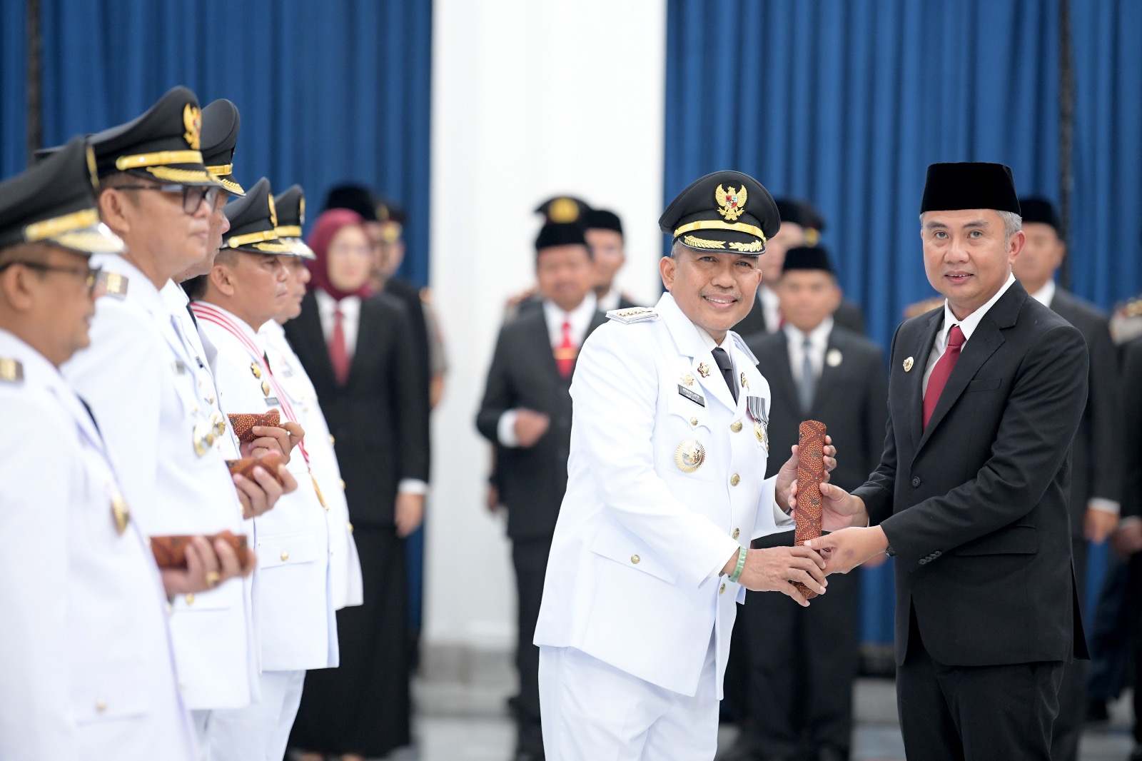  Bey Machmudin Melantik Enam Penjabat Bupati dan Wali Kota  di Aula Barat Gedung Sate Bandung