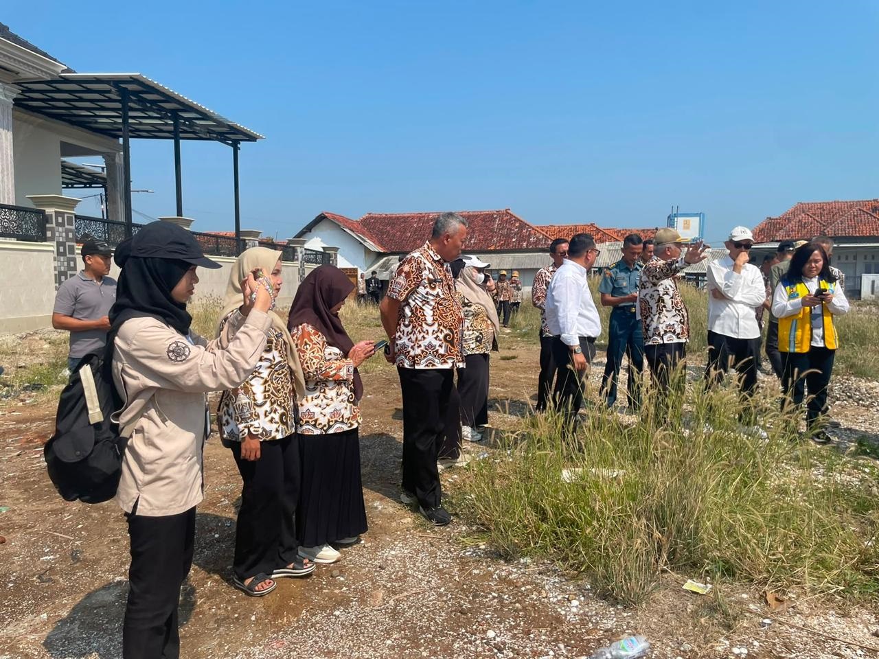 Abrasi dan Rob Terus  Ancam Desa Ambulu,  BOPPUJ Tinjau Lokasi