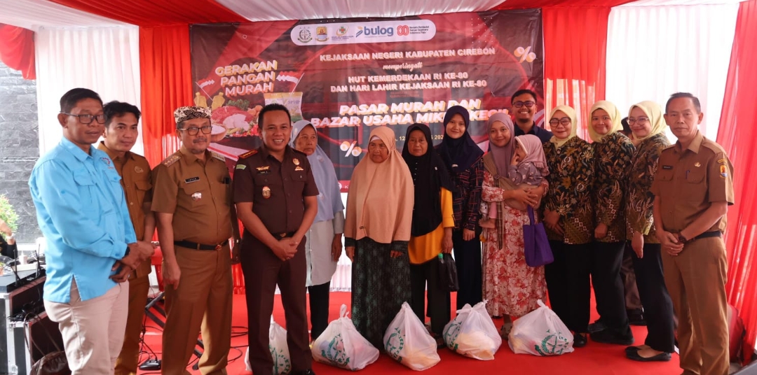 Kejari Kabupaten Cirebon Gelar Bazar Sembako, Bupati Imron: Terima Kasih