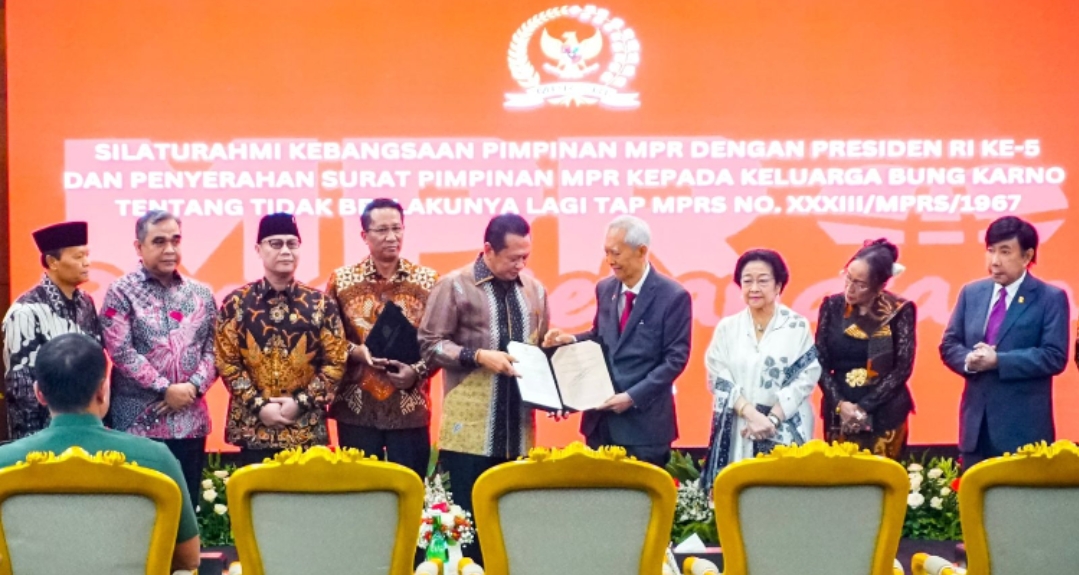 TAP MPRS XXXIII/MPRS/1967 Tentang Pencabutan Kekuasaan Pemerintah Negara dari Presiden Soekarno Resmi Dicabut