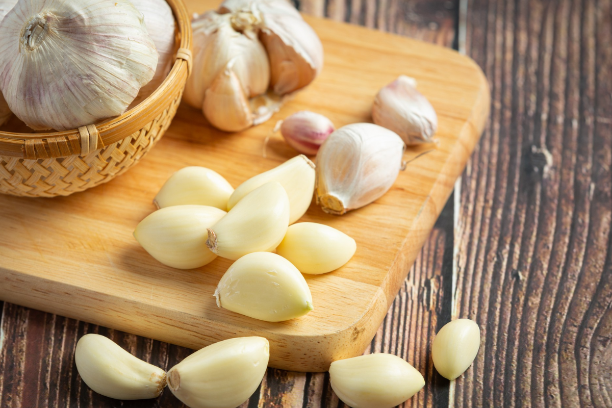 AWAS! Ini 4 Bahaya Makan Bawang Putih Berlebihan, Bisa Picu Gangguan Serius