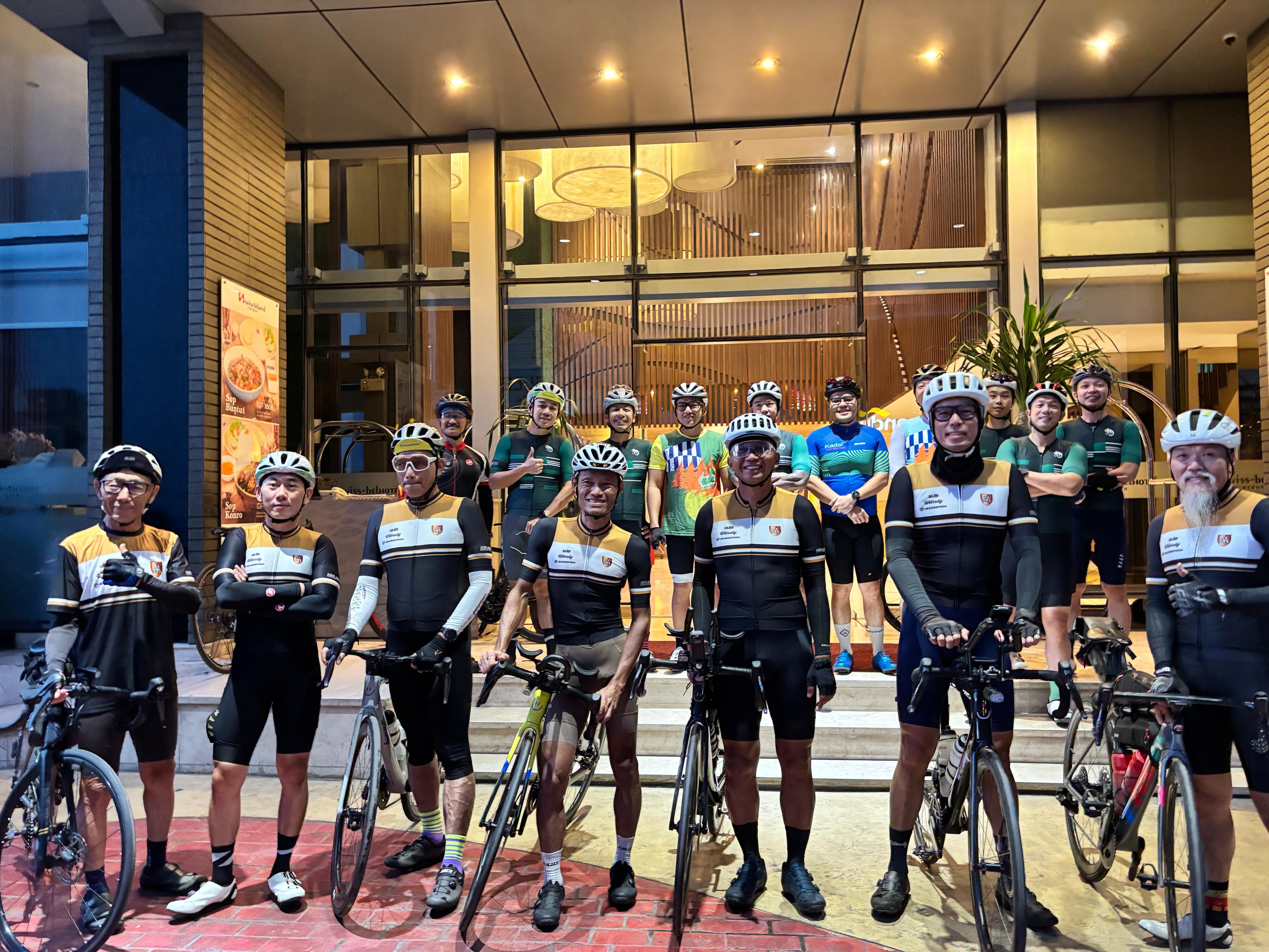 Rombongan Gowes Surabaya - Jakarta Lanjutkan Perjalanan, Dikawal Kadal Cycling Club Cirebon