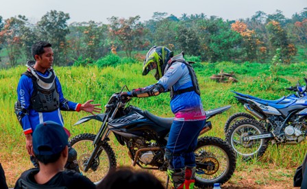 Enjoy Berkendara WR 155 R di Perkebunan Sidorejo, Penggemar Offroad Skill Berkendara pada Event bLU cRU School