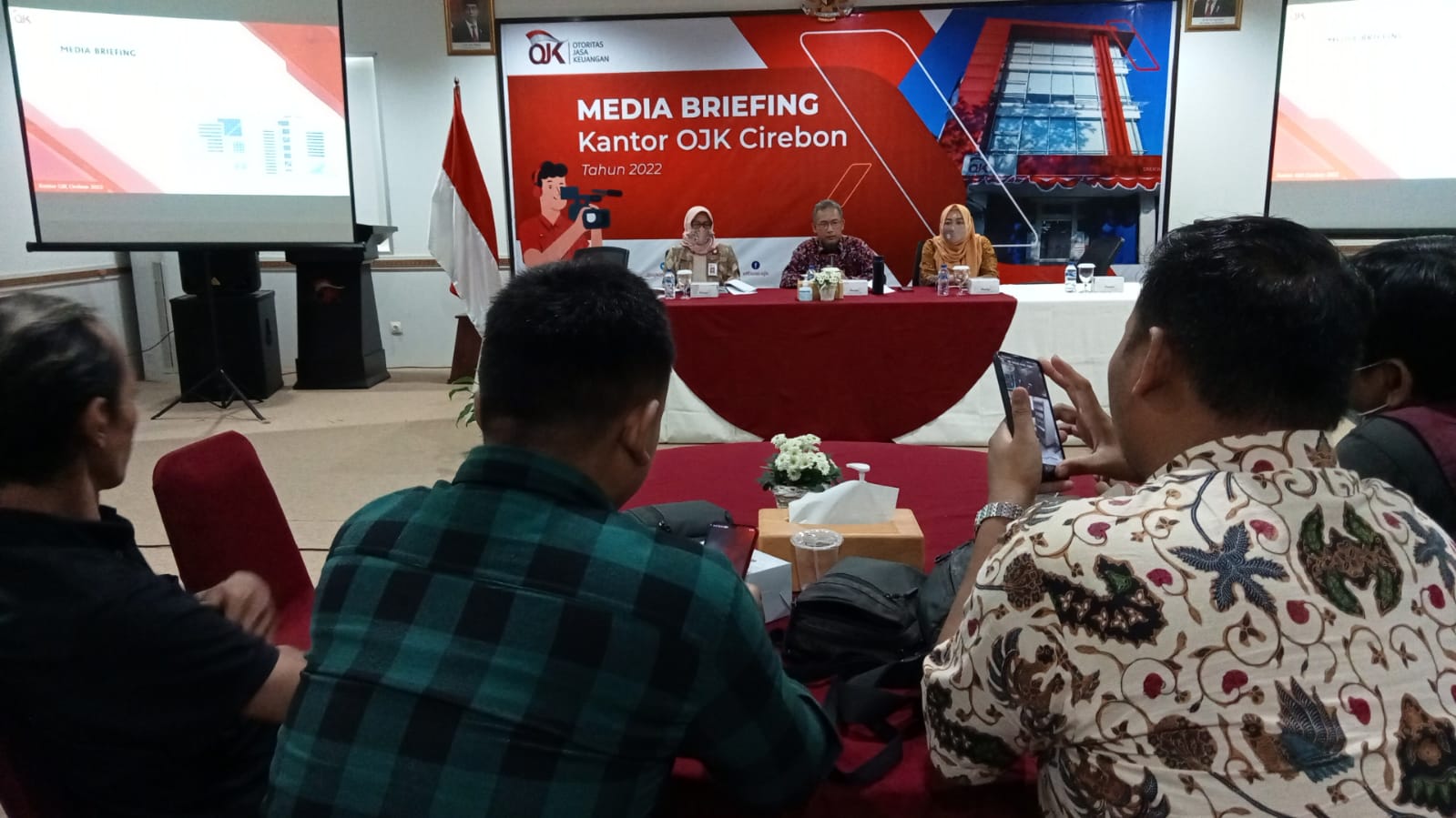 OJK Cirebon Bakal Blokir Akun Aplikasi Pinjol Ilegal