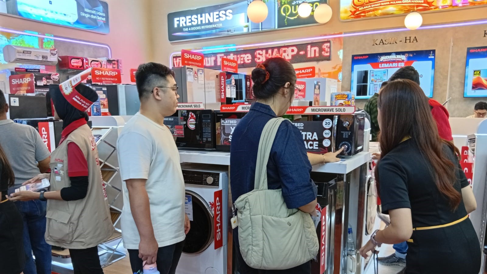 Sharp Optimistis Dongkrak Penjualan Lewat Ragam Promo di Jakarta Fair 2026 Menghadirkan Inovasi Produk Terbaru