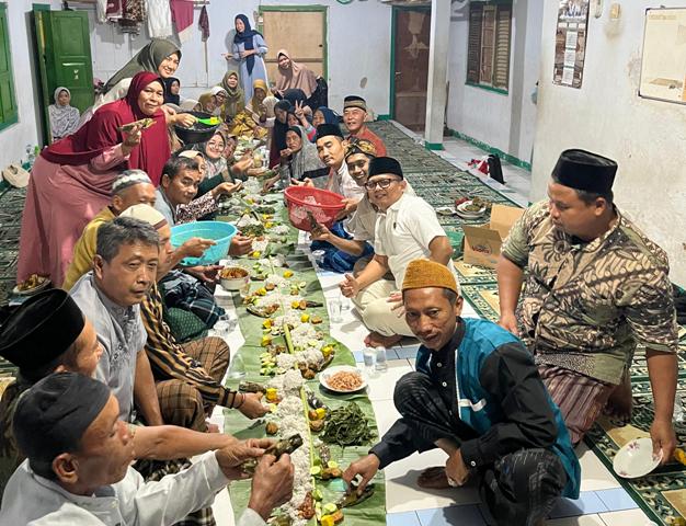 Hangat dan Penuh Makna, Anggota DPRD Majalengka Lesehan Liwetan Serap Aspirasi Warga