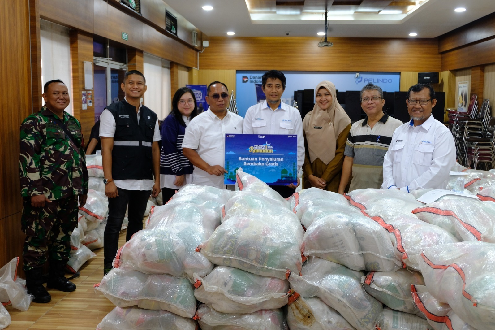 Pelindo Regional 2 Cirebon Salurkan Bantuan Sembako