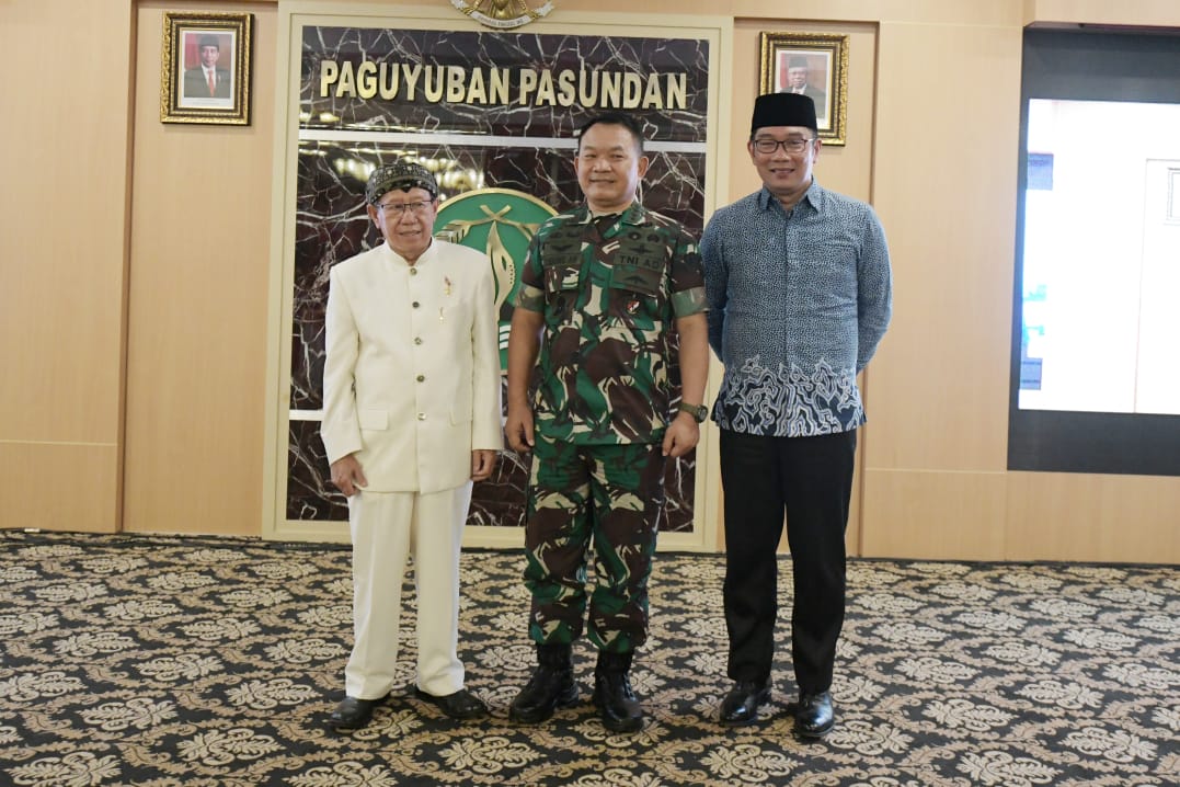 Ridwan Kamil Ucapkan Selamat Kepada Jenderal Dudung Abdurachman Atas Gelar Kehormatan Pinisepuh dari Paguyuban