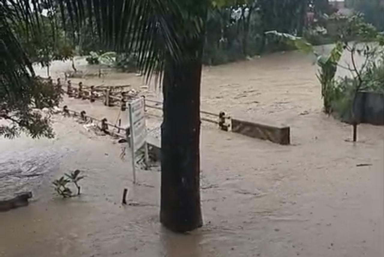 Kota Cirebon Hujan Deras, Kali Pacit Mulai Meluap