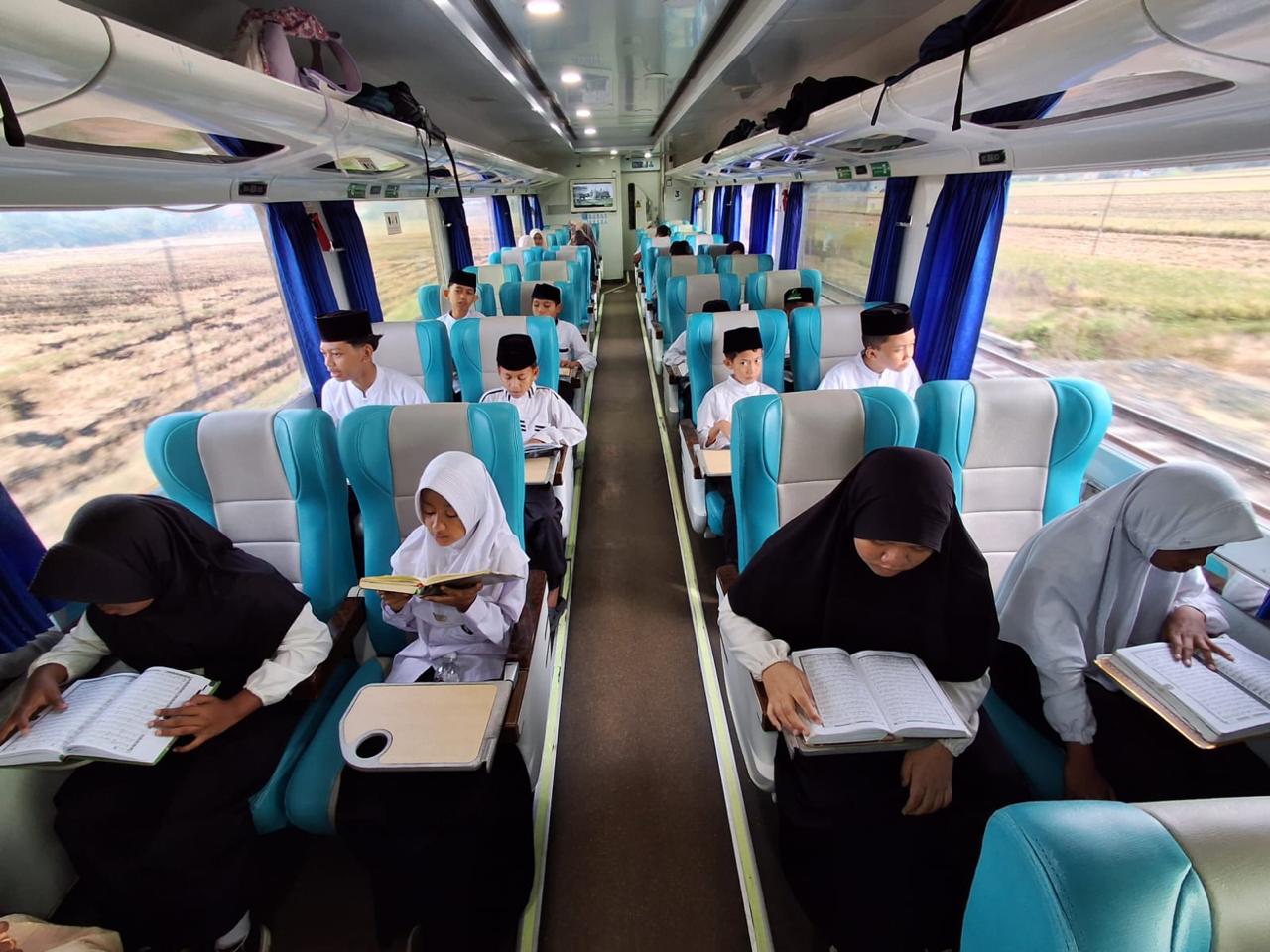 KAI Daop 3 Cirebon Hadirkan Ngaji di Atas Kereta, Doa Bersama Anak Yatim Demi Keselamatan Perjalanan