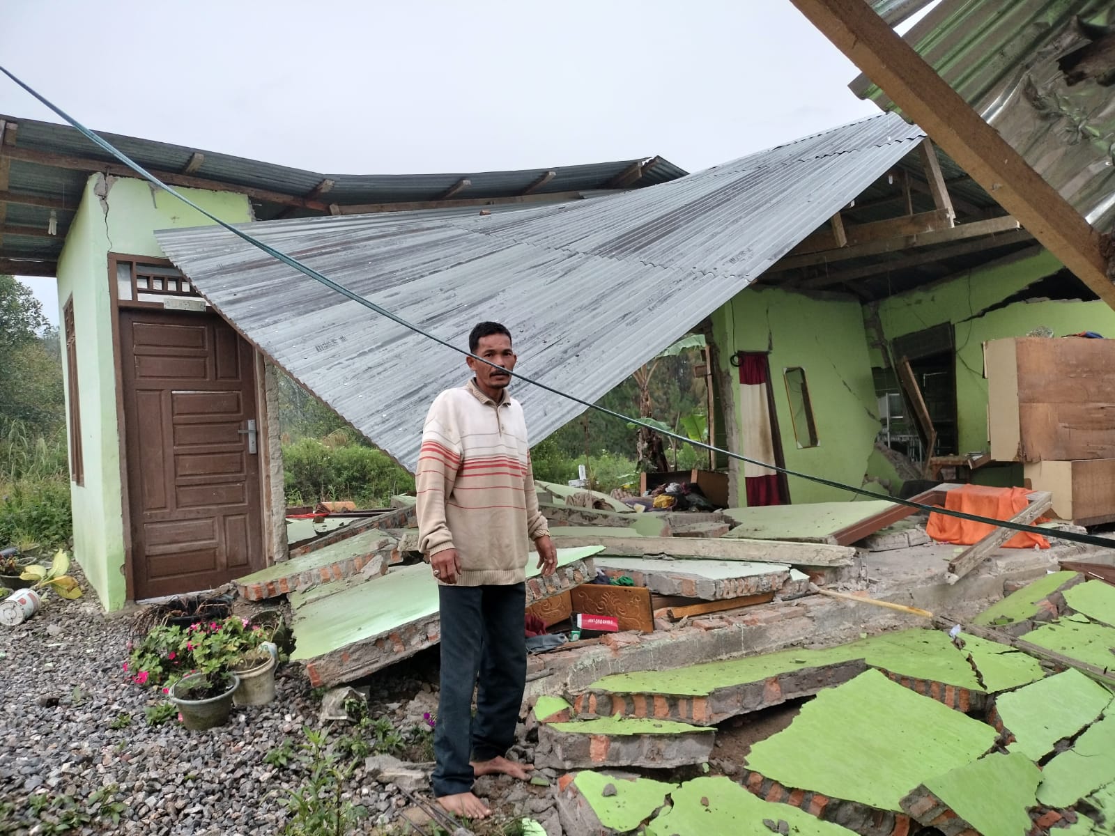 Bantu Korban Gempa Bumi di Tapanuli Utara, Menteri Sosial Tri Rismarini: Semoga Cepat Sampai