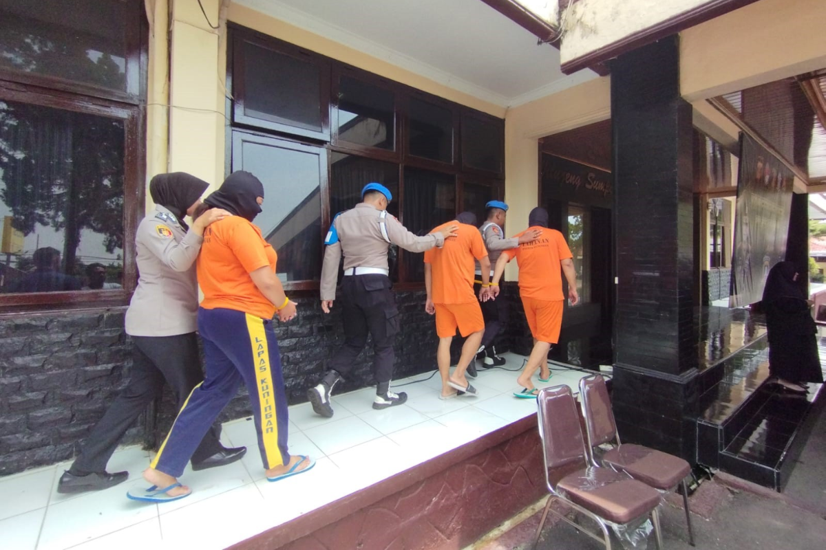 Polres Kuningan Bongkar 9 Kasus Narkoba dan Miras, 16 Tersangka Diamankan