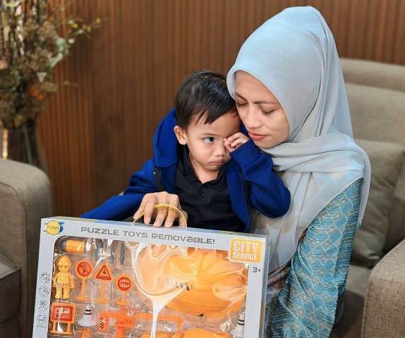 Momen Haru Bunda El Bertemu Vino, Bocah Kuningan yang Berhasil Jalani Operasi Jantung Bawaan