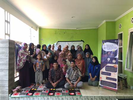 Dosen IPB Cirebon Kenalkan Pengolahan Eco Enzyme kepada Ibu-ibu di Pesalakan