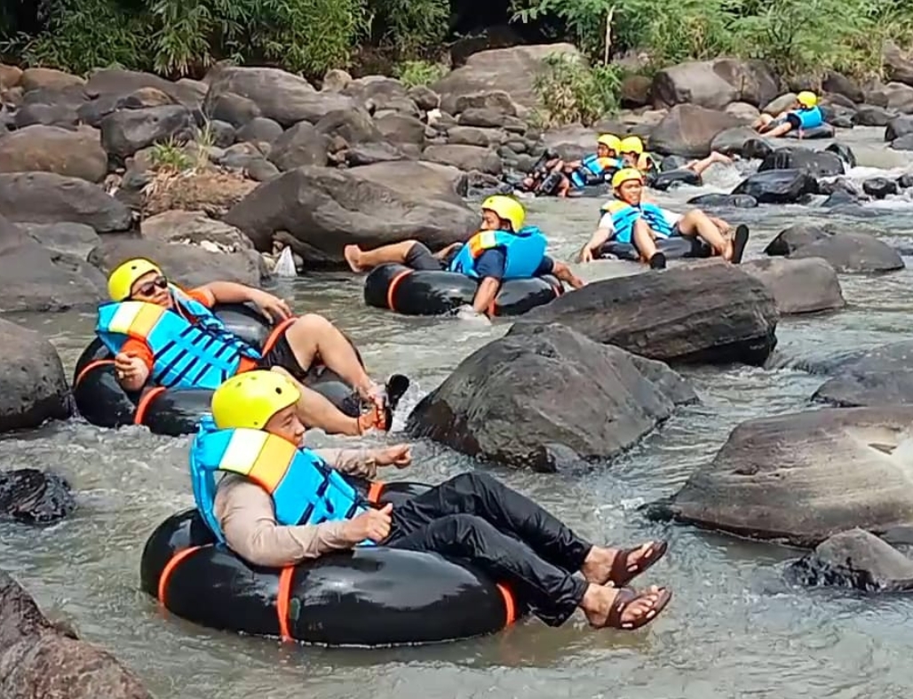 Wisata River Tubing di Desa Kubang Kabupaten Cirebon, Wahana Menantang Picu Adrenalin