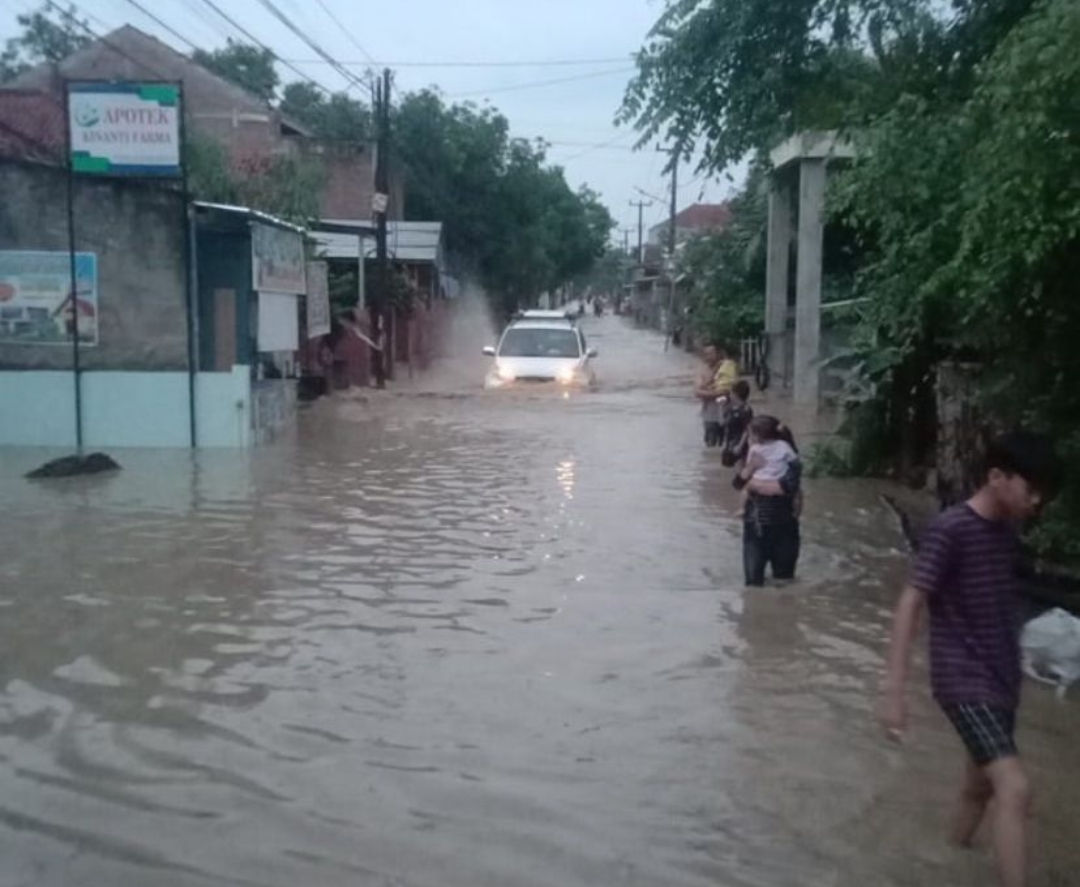 Sungai Cisanggarung Meluap, 2 Kecamatan di Kabupaten Cirebon Dilanda Banjir