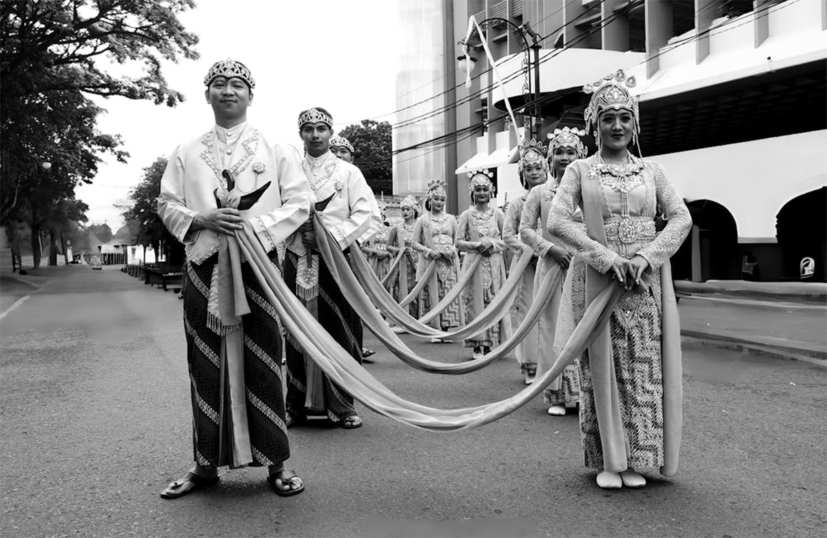 Keunikan Pakaian Adat Jawa Barat dan Makna Budayanya