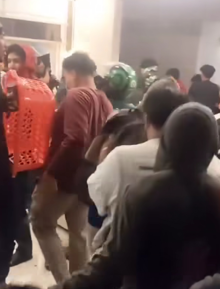 Diteriaki Bongkar oleh Massa, Rumah Uya Kuya Akhirnya Dirusak dan Dijarah 