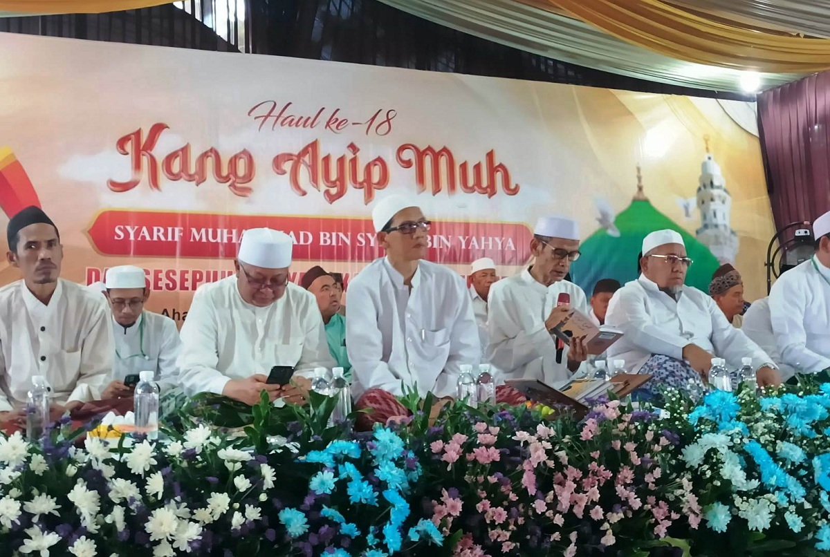 Haul ke-18 Kang Ayip Muh, Sosok Ulama Karismatik yang Sangat Dicintai Warga Cirebon