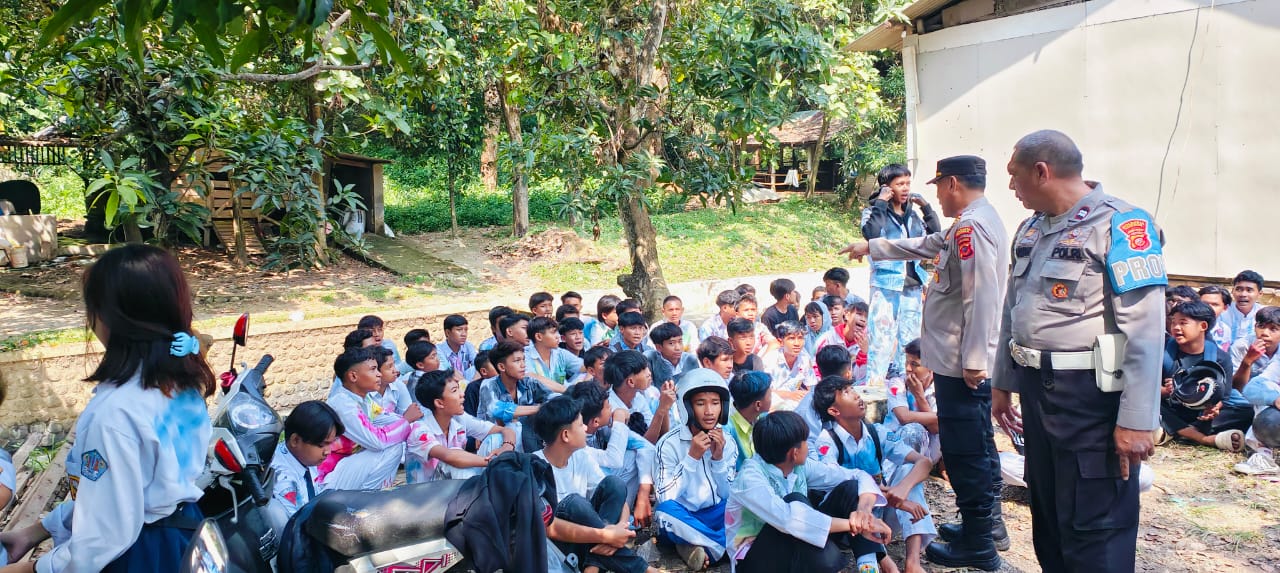 Respon Cepat Laporan Masyarakat, Polsek Talun Bubarkan Kerumunan Pelajar Rayakan Kelulusan 