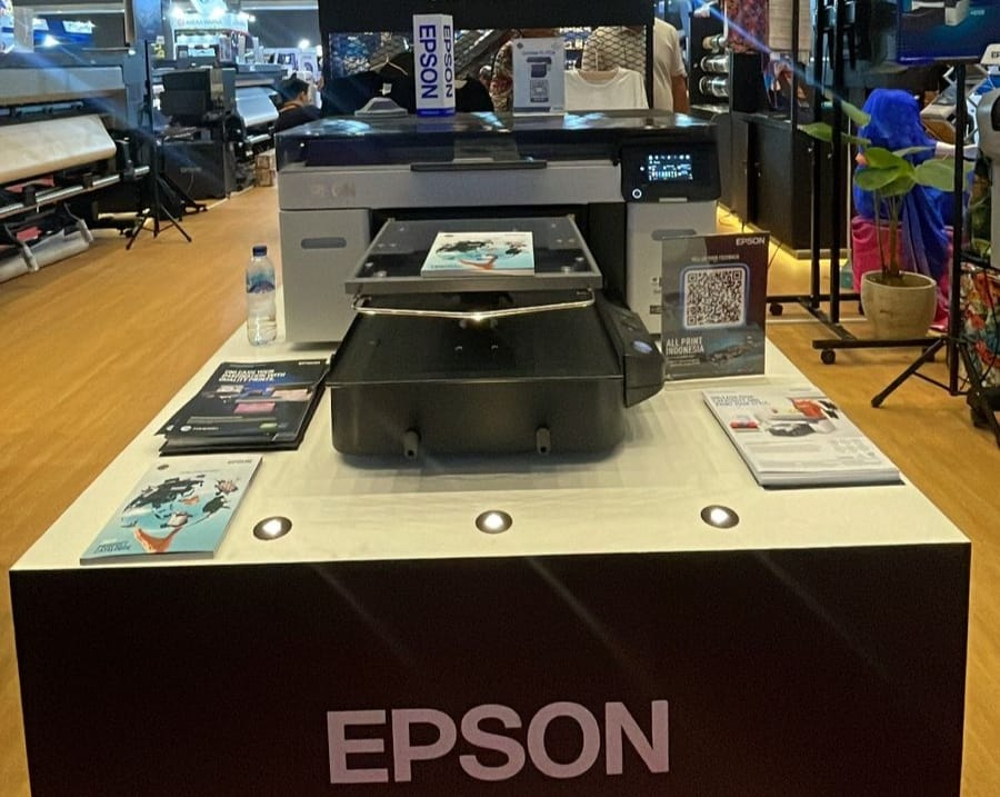 Epson Memperbarui Jajaran Printer Direct-to-Garment dengan SureColor F2230, Solusi DTG yang Ringkas