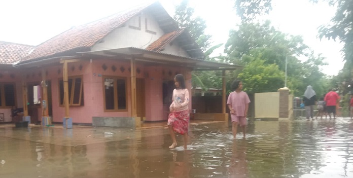 Permukiman Warga di Blok Centeng Desa Dermayu Terendam Banjir,  Akibat Drainase Buruk dan Curah Hujan Tinggi
