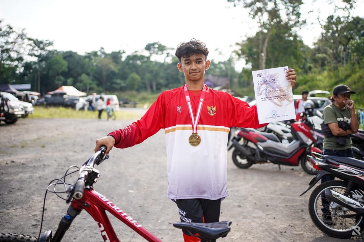 Pesepeda Kabupaten Cirebon Raih Medali Emas Kejuaraan Nasional MTB 2025