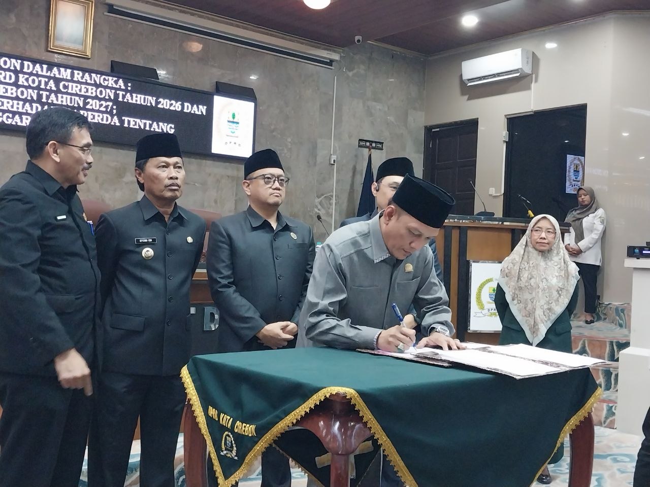 DPRD dan Pemkot Cirebon Sepakati Perubahan APBD 2026, UHC Jadi Perhatian