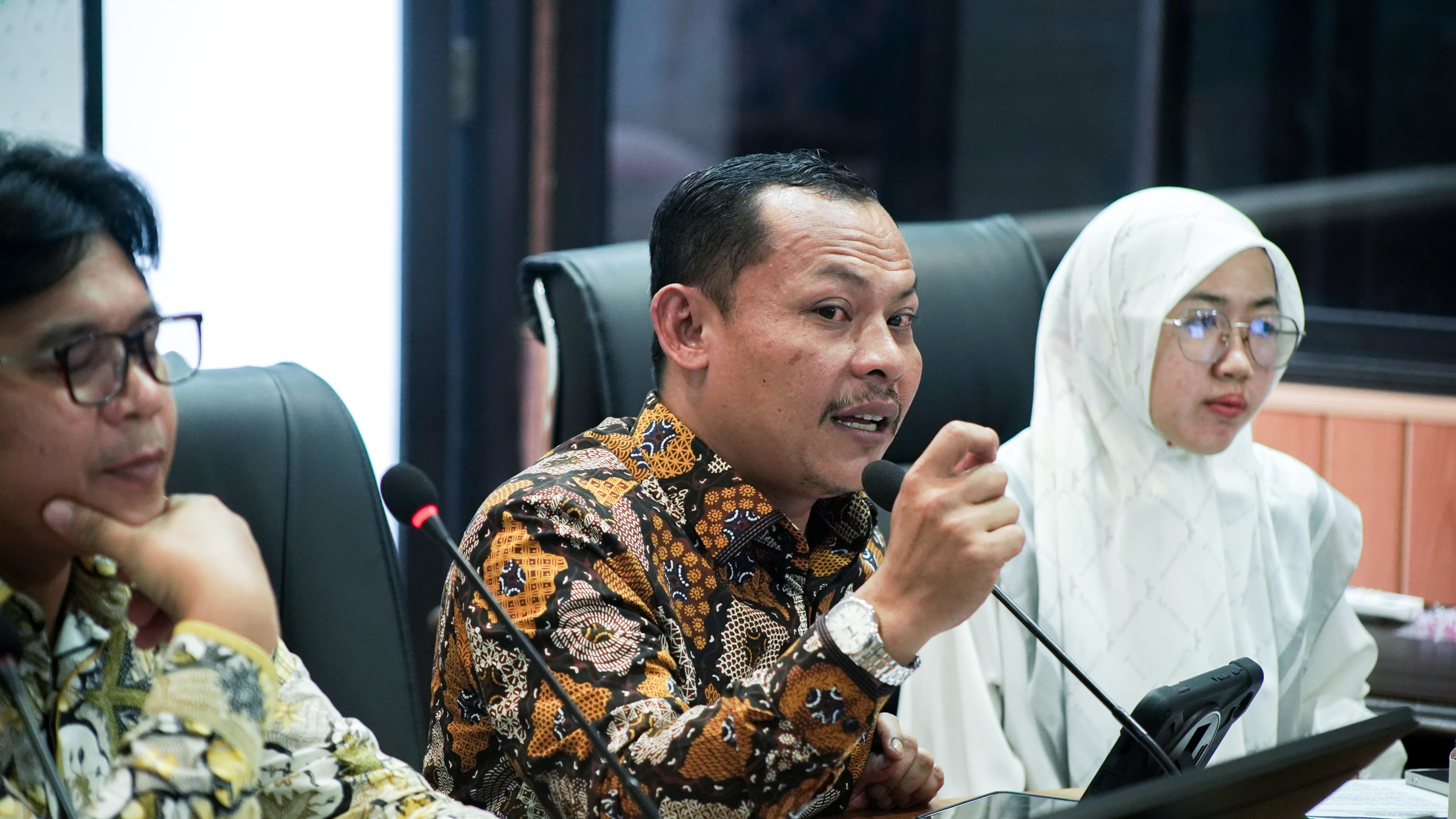 Ngadu ke DPRD, Puluhan Petani Tambak Minta Uang Panjar PT KPI Dihapus