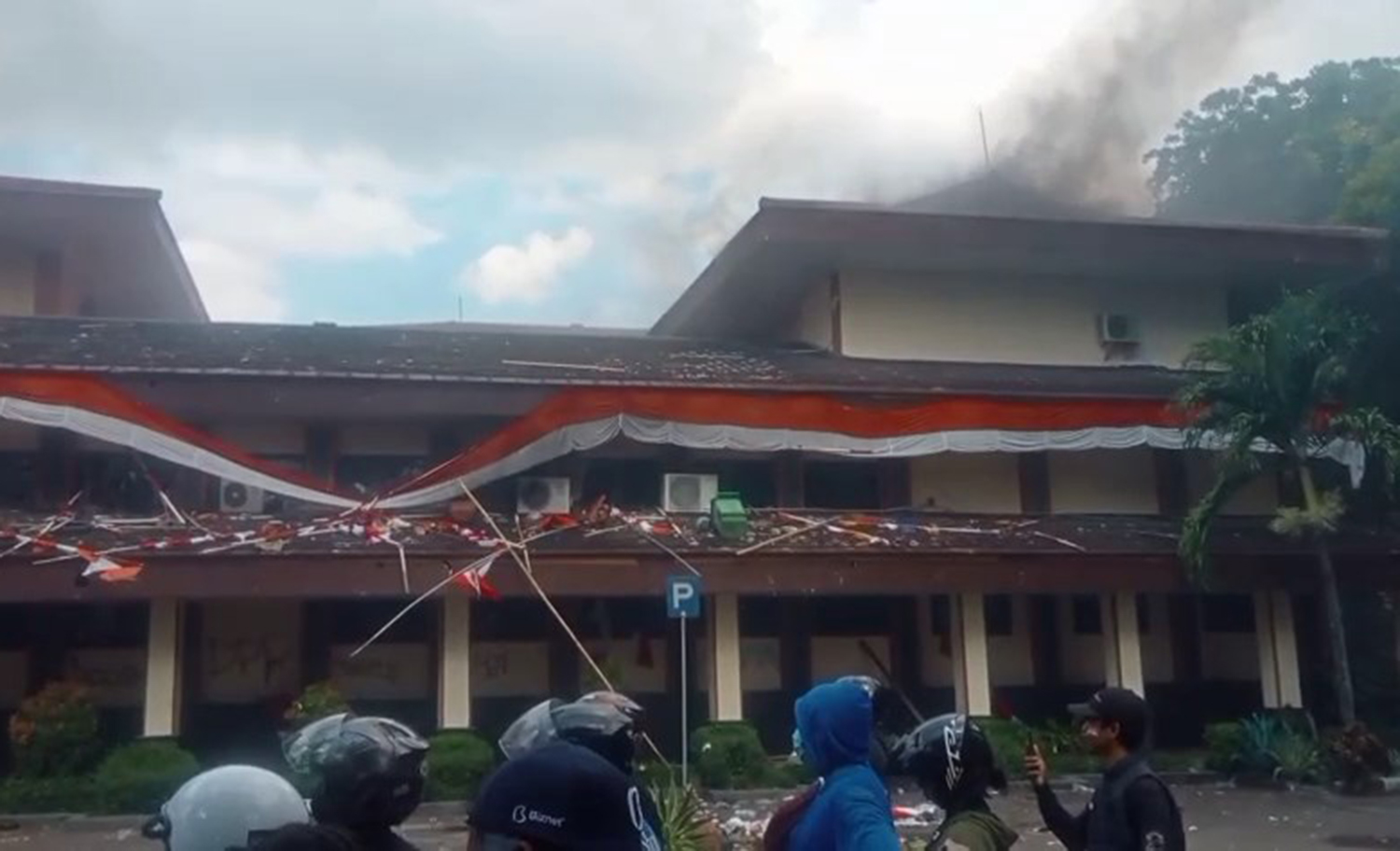 Gedung DPRD Kabupaten Cirebon Turut Jadi Sasaran, Beberapa Fasilitas Dibakar