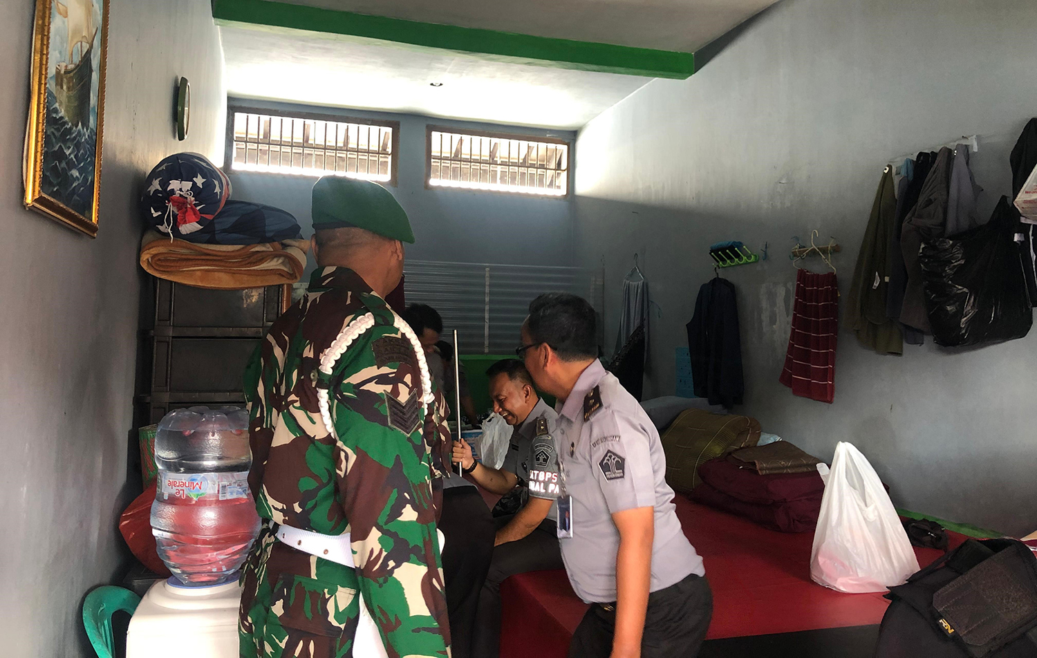 Penghuni Lapas Kuningan Dirazia, Ditemukan Gunting hingga Cutter 