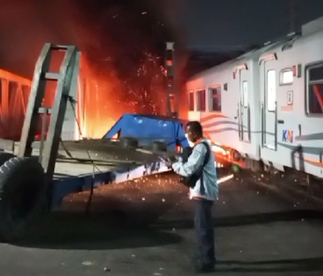 Rangakaian Gerbong Kereta Api Brantas Tengah Dievakuasi, Korban Jiwa Nihil