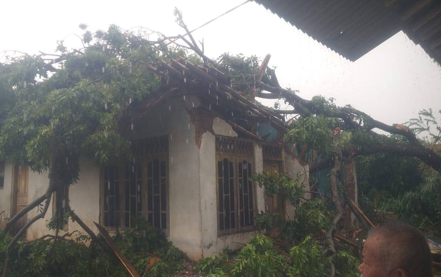 Jumlah Rumah Rusak Akibat Angin Kencang di Kuningan Bertambah 