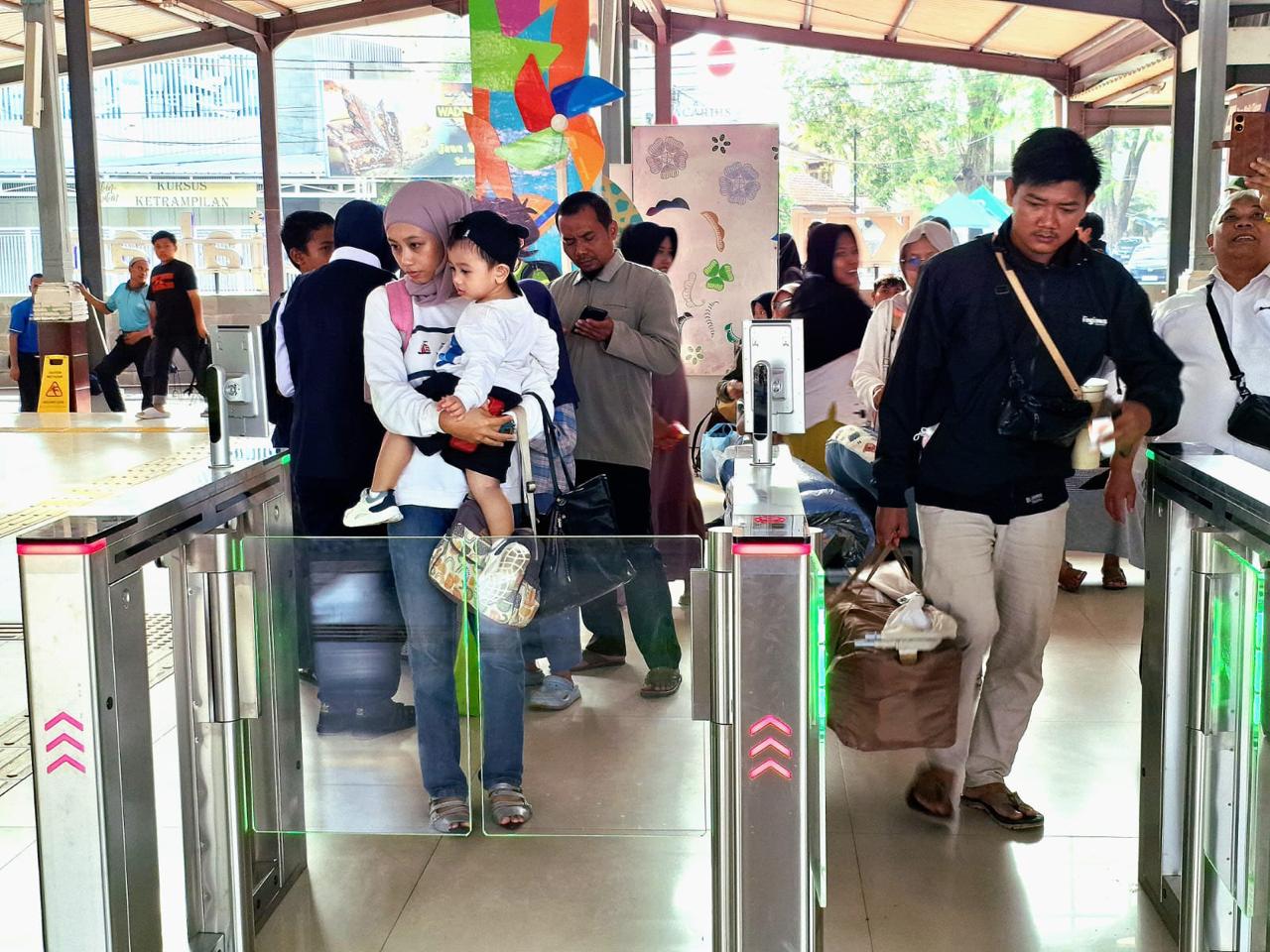 Sambut Libur Sekolah, Pemerintah Tebar Diskon Tiket Kereta Ekonomi Komersial 30 Persen