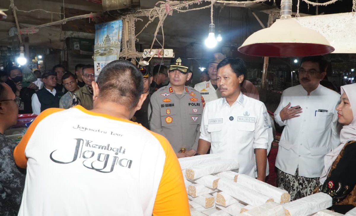 Forkopimda Cirebon Sidak Pasar dan SPBU Jelang Ramadhan, Pastikan Stok Bahan Pokok Aman