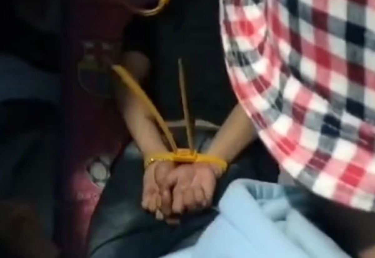 Tak Terima Pacar Digoda, Seorang Pemuda Kuningan Bacok Teman di Jalan Raya