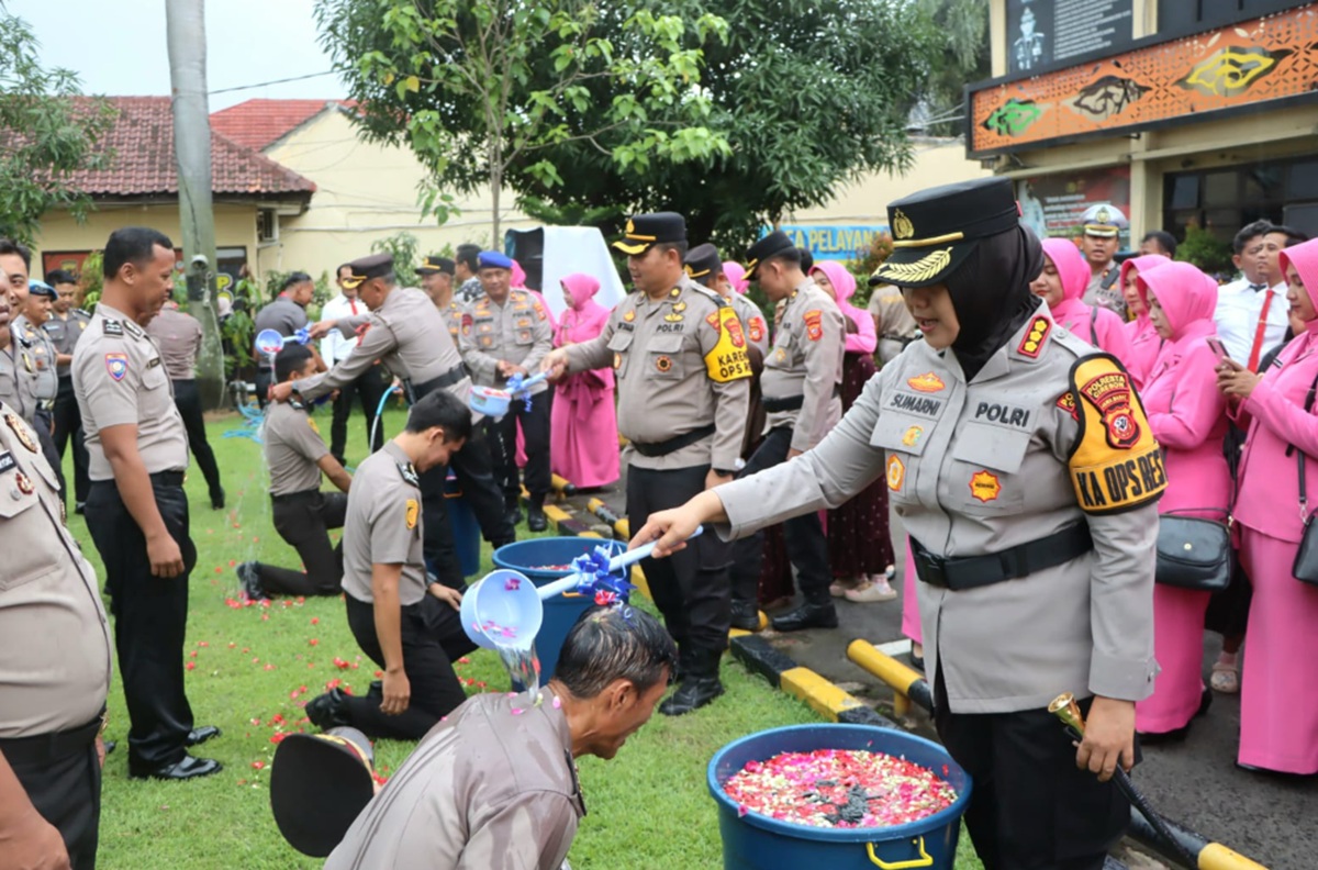 Dipimpin Langsung Kapolresta Cirebon, Kenaikan Pangkat 125 Polisi Jadi Tonggak Karier Baru