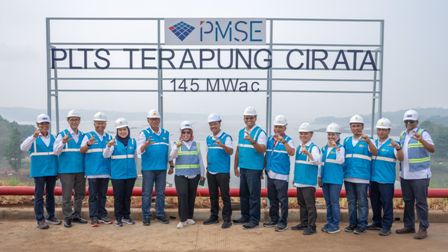 Komitmen Transisi ke Energi Hijau, Direksi PLN Dampingi BPKP Tinjau Langsung PLTS Terapung Cirata