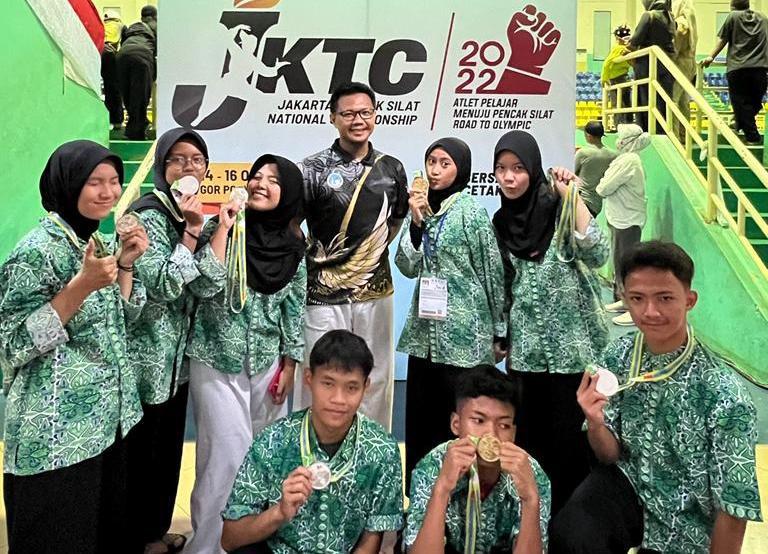 SMA Islam Al Azhar 5 Cirebon Borong Medali JKTC 2022 