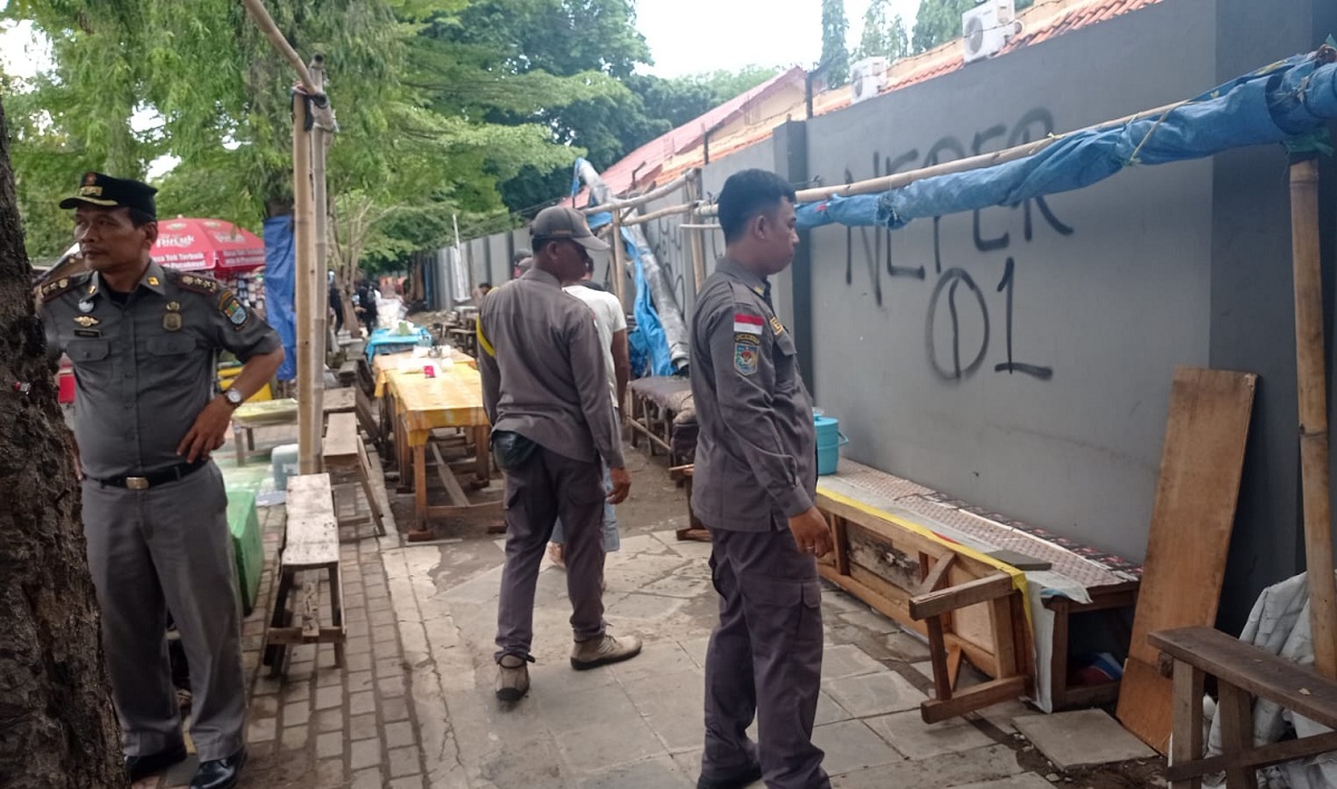 Langgar Perjanjian, PKL di Jalan Perjuangan Kota Cirebon Ditertibkan Satpol PP