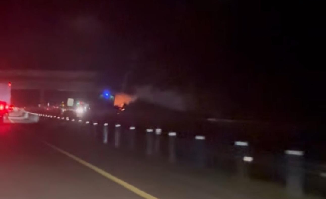 Mobil Box Bermuatan Galon Bekas Terbakar di Tol Cipali, Beruntung Tidak Ada Korban Jiwa