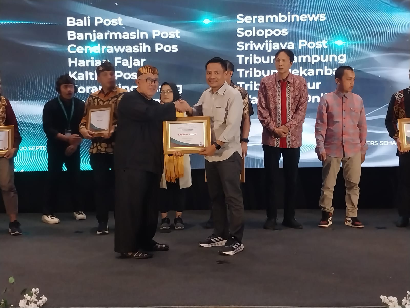 Radar Cirebon Raih Penghargaan SPS Media Brand Awards 2024 Kategori Media lokal Terbaik